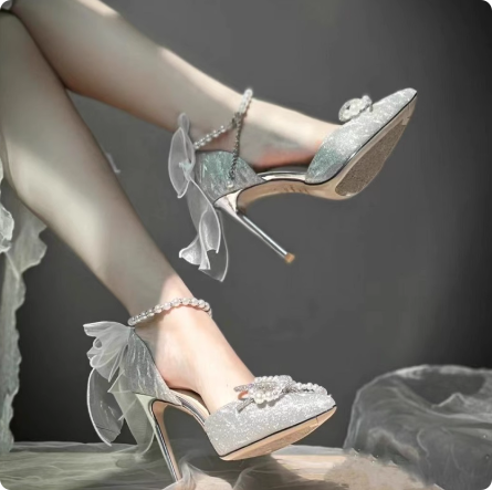 银色珍珠链婚鞋女夏季新款尖头蝴蝶结细跟18岁成人礼水晶高跟凉鞋